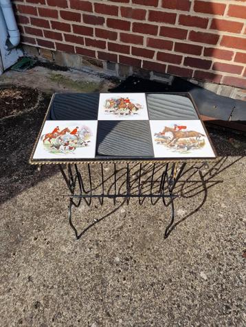 Table d'appoint porte-journaux beschikbaar voor biedingen