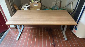 Bureau - 1m60 op 80cm beschikbaar voor biedingen