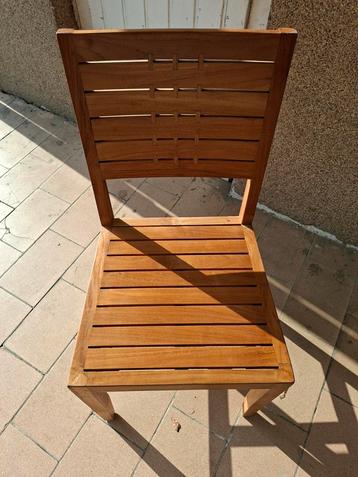 6 Houten stoelen beschikbaar voor biedingen