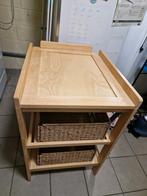 Stevige verzorgingstafel met manden, Enlèvement