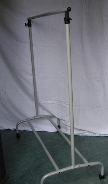 Ikea kledingrek rigga beschikbaar voor biedingen