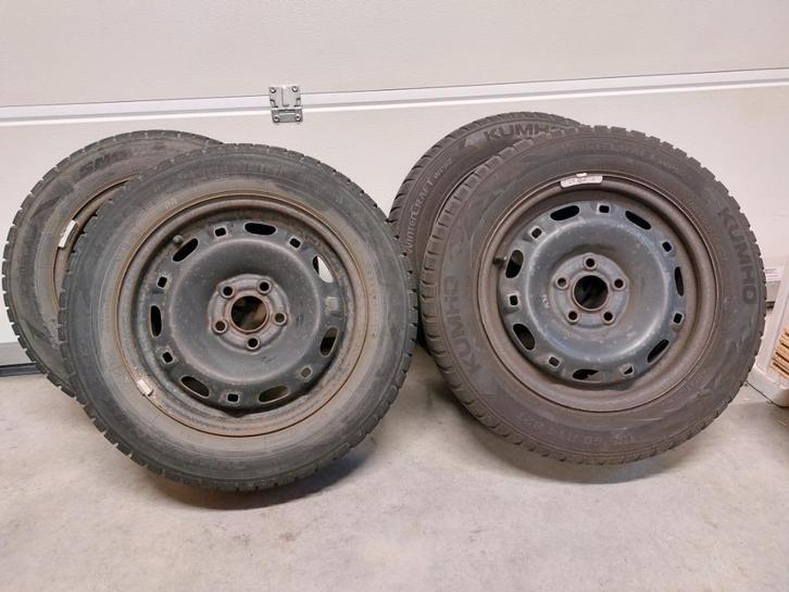 4 winterbanden op stalen velgen voor o. a. Skoda Fabia, Auto-onderdelen, Banden en Velgen, Banden en Velgen, Winterbanden, 14 inch