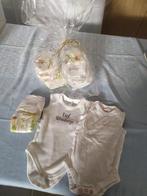 Setje voor pasgeborene: pampers en rompertjes, Kinderen en Baby's, Babykleding | Maat 50, Ophalen, Zo goed als nieuw, Setje