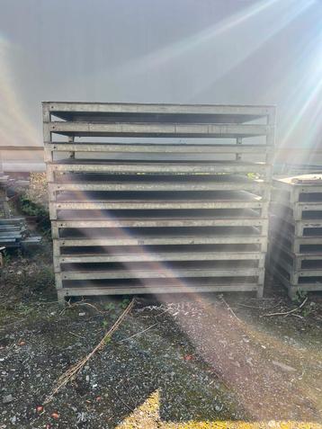 Podium elementen (lees goed de omschrijving) beschikbaar voor biedingen