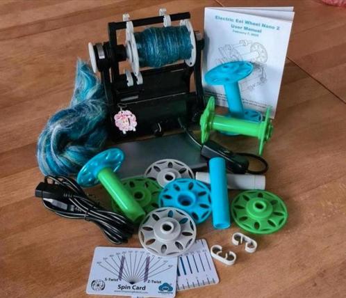 Nieuw! EEW Nano 2.1 Spinnewiel met gratis alpaca wol, Hobby en Vrije tijd, Spinnewielen en Spinnen, Zo goed als nieuw, Spinnewiel