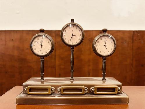 Klassieke Bureauklok Wereldklok Authentic Models, Antiek en Kunst, Antiek | Kantoor en Zakelijk, Ophalen of Verzenden