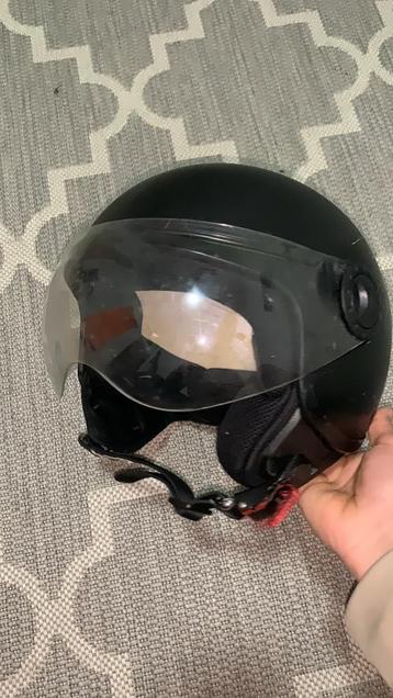 Scooter helm beschikbaar voor biedingen