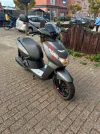 Peugeot Kisbee RS (B klasse), Fietsen en Brommers, Ophalen, Zo goed als nieuw, Benzine, Peugeot