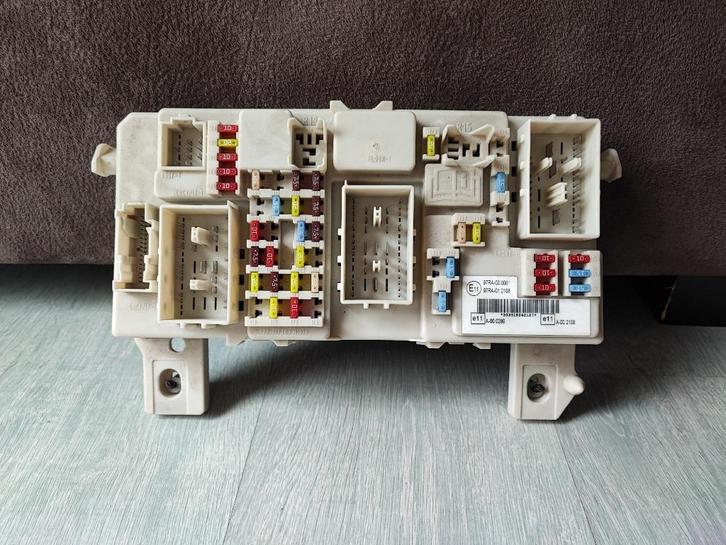 Boîte à fusibles Ford Focus 2/C max (Original), Autos : Pièces & Accessoires, Électronique & Câbles, Ford, Utilisé, Enlèvement ou Envoi