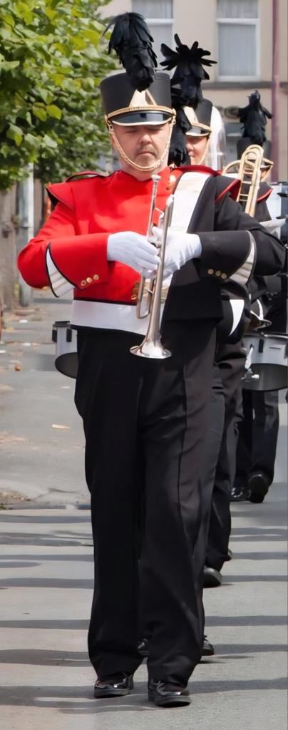 Kostuums en Sjakos + pluimen van Showkorps, Hobby en Vrije tijd, Kostuums, Theaterbenodigdheden en LARP, Ophalen