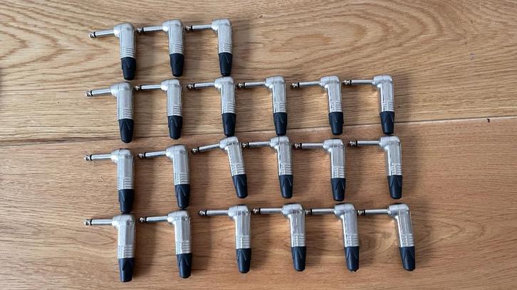 Neutrik NP2X (jack mono coudé) utilisés 11x, Musique & Instruments, Câbles & Prises, Utilisé, Appareillage, Enlèvement ou Envoi