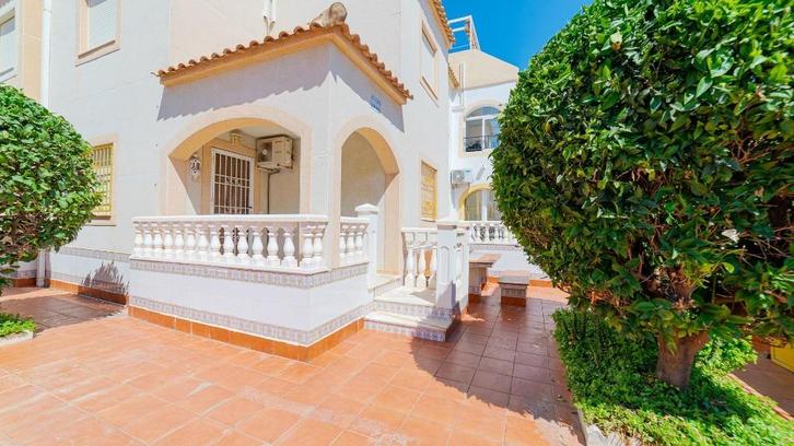 TE KOOP — Geweldige kans in Torrevieja! 3 kamers, Immo, Buitenland, Spanje, Woonhuis, Stad