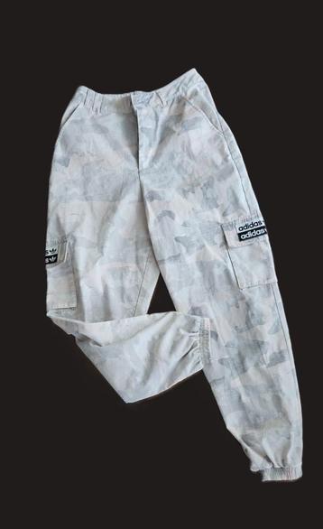 cargo broek van Adidas maat xs/s, Kleding | Dames, Overige kleuren, Adidas, Ophalen of Verzenden, Zo goed als nieuw