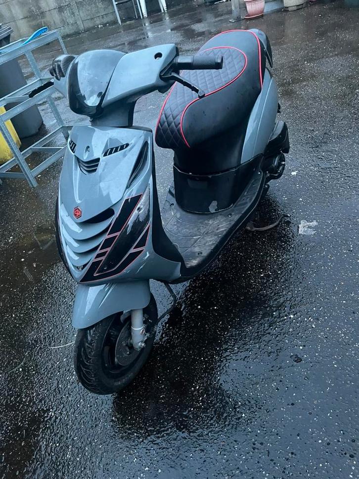 Piaggio zip 50cc 4 takt, Vélos & Vélomoteurs, Scooters | Piaggio, Comme neuf, Zip, Classe B (45 km/h), Essence, Enlèvement