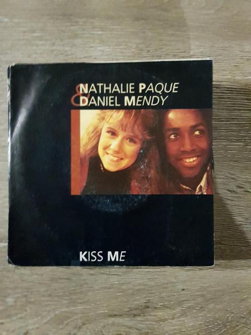 45T Nathalie Pacque & Daniel Mendy - Kiss me, CD & DVD, Vinyles Singles, Utilisé, Single, Pop, 7 pouces, Enlèvement ou Envoi
