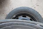 Jantes et pneus neige tous deux usagéS, Autos : Pièces & Accessoires, Pneus hiver, Véhicule de tourisme, Autre, Pneu(s)