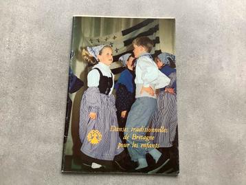 Boek over traditionele Bretonse dansen voor kinderen beschikbaar voor biedingen