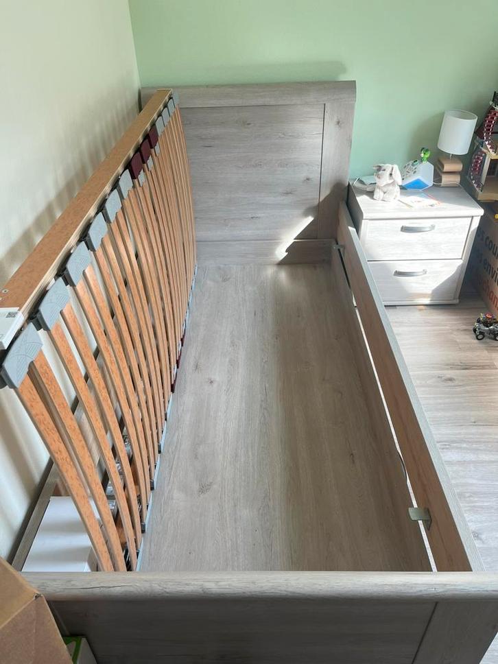 Chambre, Maison & Meubles, Chambre à coucher | Lits, Comme neuf, Une personne, 90 cm, 200 cm, Bois, Gris, Enlèvement