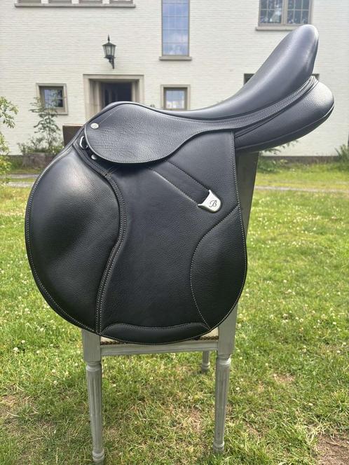 Bates zadel 17,5 Inch, Dieren en Toebehoren, Paarden en Pony's | Zadels, Zo goed als nieuw, Ophalen