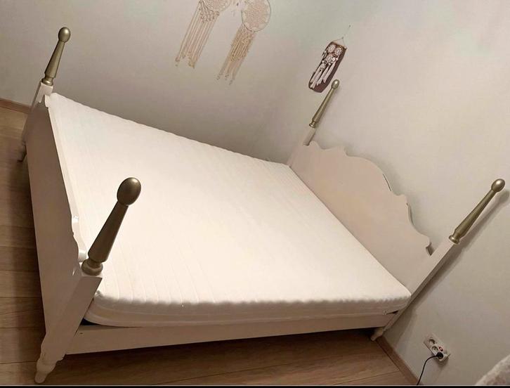 Gratis Bed 160x200cm met matras, Huis en Inrichting, Slaapkamer | Bedden, Gebruikt, Tweepersoons, 160 cm, 200 cm, Hout, Crème