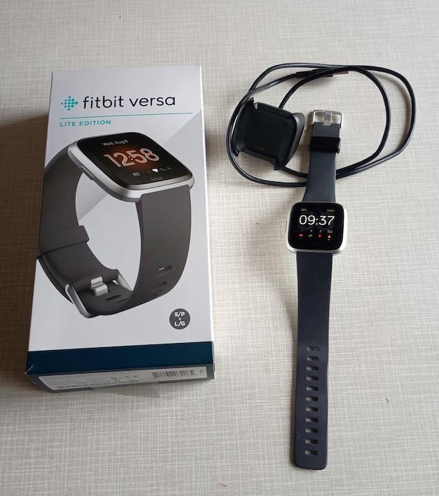 fitbit versa lite edition, Handtassen en Accessoires, Smartwatches, Gebruikt, Android, Ophalen