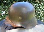 WO 2 D helm M42 , opgemaakt voor reenactment, Ophalen of Verzenden, Landmacht, Helm of Baret