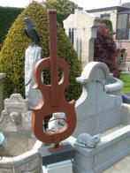 Beeld een smeedijzeren contrabas en stenen sokkel., Tuin en Terras, Ophalen, Nieuw, Metaal, Overige typen