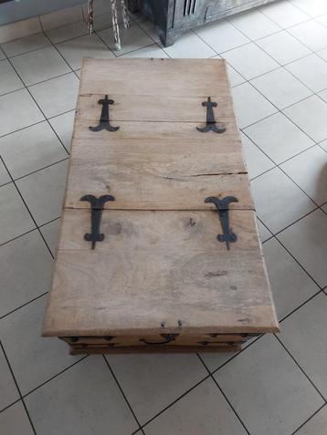 Houten kist  beschikbaar voor biedingen