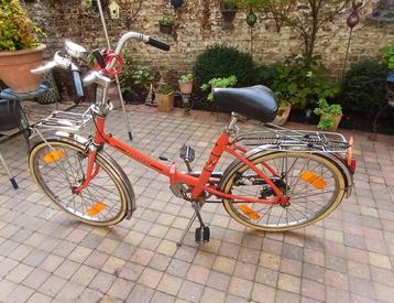 Peugeot oranje vintage fiets beschikbaar voor biedingen