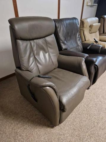 BUFFELLEDEREN ELEKTRISCHE RELAXZETEL MET UITSTAPFUNCTIE  beschikbaar voor biedingen