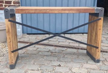 Sidetable beschikbaar voor biedingen