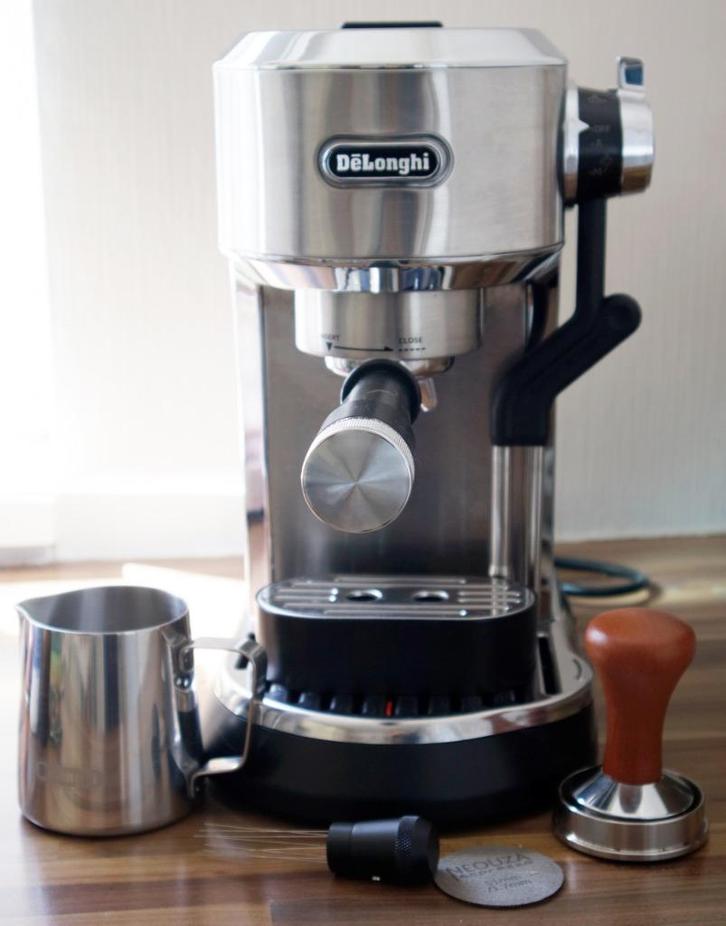 DeLonghi Dedica Maestro Plus - espressomachine, Elektronische apparatuur, Koffiezetapparaten, Zo goed als nieuw, Gemalen koffie