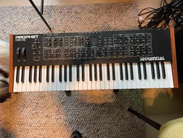 synthesizer Dave Smith sequential 16 voice
