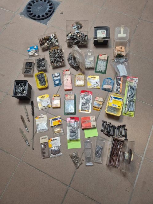 Gros lot bricolage – vis, clous, chevilles, quincaillerie, Antiek en Kunst, Antiek | Gereedschap en Instrumenten, Ophalen of Verzenden