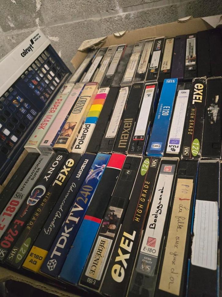 Lot exceptionnel 313 cassettes VHS projets artistiques, Antiquités & Art, Art | Autres Art, Enlèvement
