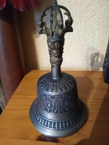 Tibetaanse spirituele attributen  beschikbaar voor biedingen