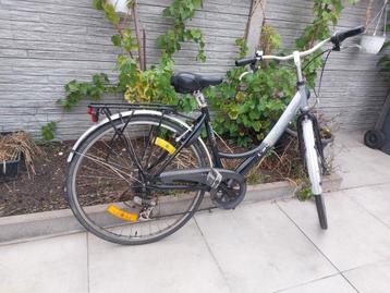 Damesfiets in zeer goed staat beschikbaar voor biedingen