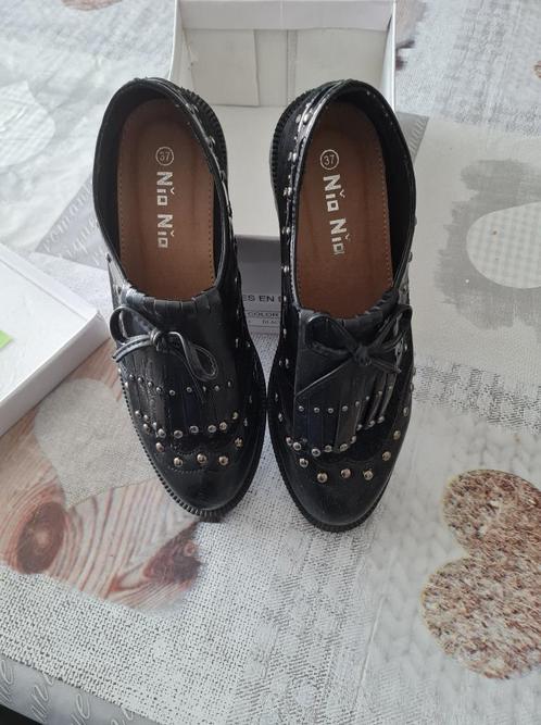 Belles chaussures noires très peu mises. Pointure 37, Vêtements | Femmes, Chaussures, Comme neuf, Chaussures basses, Noir, Envoi