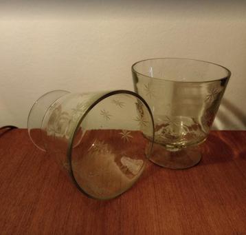 Twee vintage glazen theelichthouders, geslepen glas