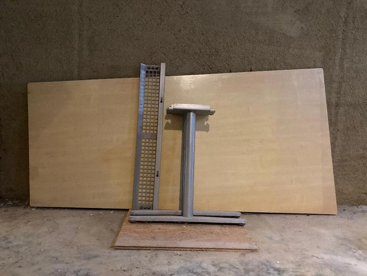 Design tafel Fantoni Mèta, Huis en Inrichting, Tafels | Eettafels, Gebruikt, 50 tot 100 cm, 150 tot 200 cm, Vijf personen of meer