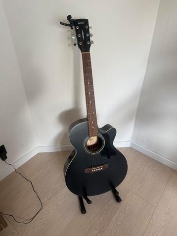 semi akoestische gitaar van het mer cort. beschikbaar voor biedingen