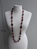 Long collier de perles rouges, Bijoux, Sacs & Beauté, Colliers, Comme neuf, Synthétique, Rouge, Enlèvement ou Envoi