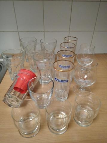 LOT van 16 glazen BIEREN - WATER - Gaaf - Voor de kotstudent beschikbaar voor biedingen