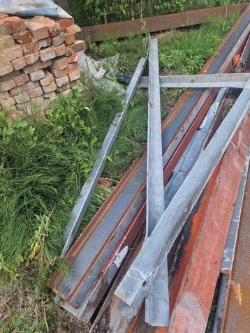 L profiel 2 bruikbaar 1 geplooid, 2.15m, 2.8m 88cm hoek beschikbaar voor biedingen