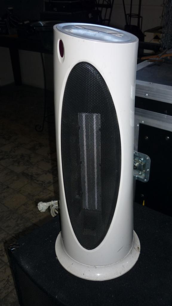 2 radiateurs céramiques EWT — 2 000 W, Bricolage & Construction, Chauffage & Radiateurs, Utilisé, Poêle, 800 watts ou plus, 30 à 80 cm