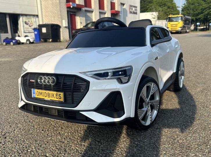Audi E-tron 12v wit - Afstandsbediening - 4x4 - Leder NIEUW, Kinderen en Baby's, Speelgoed | Buiten | Voertuigen en Loopfietsen