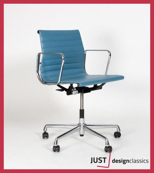 Eames Vitra ea 117 Blauw Vinyl Gepolijst Nieuwstaat 2018, Maison & Meubles, Chaises de bureau, Comme neuf, Chaise de bureau, Bleu