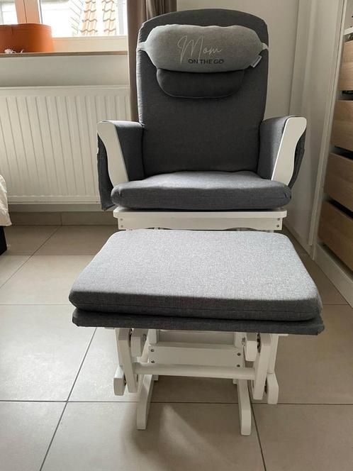 Stoel Quax Gliding Chair met Voetenbank Wit/Linen Grey, Huis en Inrichting, Stoelen, Zo goed als nieuw, Hout, Wit, Ophalen