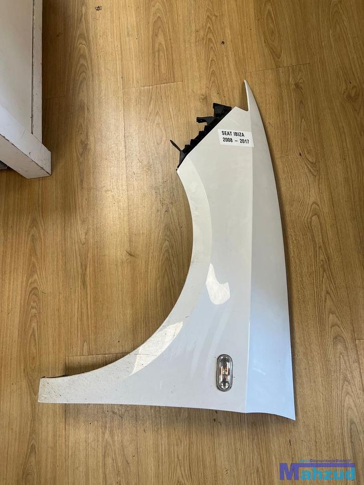 SEAT IBIZA 4 WIT Links voorscherm zijscherm 2008-2017, Auto-onderdelen, Carrosserie, Spatbord, Seat, Gebruikt, Ophalen of Verzenden