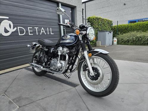 Kawasaki W800 - 2024 - 2500km - garantie tot 2028!, Motoren, Motoren | Kawasaki, Bedrijf, Naked bike, 12 t/m 35 kW, 2 cilinders
